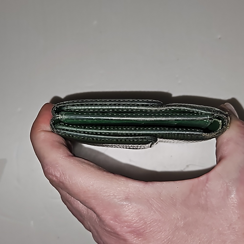 Louis Vuitton Womens Wallet Epi Green Compact Authentic Durable Money Coins - Picture 6 of 12